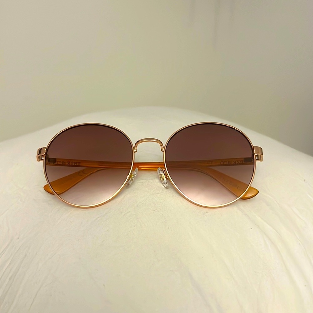 FRYE and CO. around lenses sunglasses
